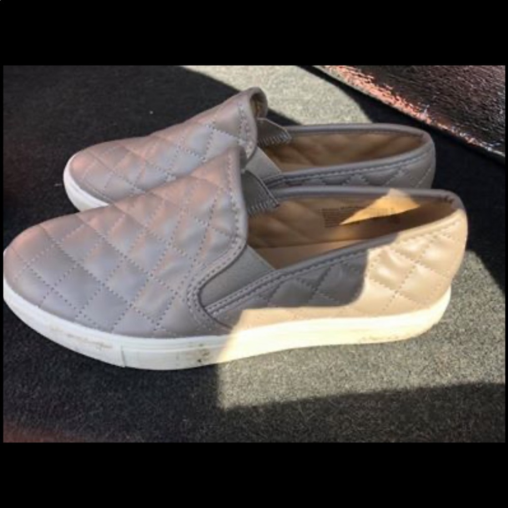 Barely worn slip on sneakers!